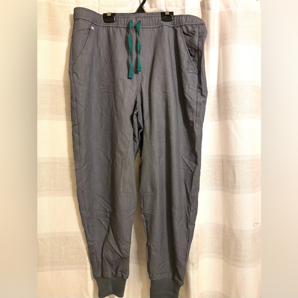 FIGS -Men's Gray Jogger Pants and Top Scrub set | Size: Top (L) pants (XL)